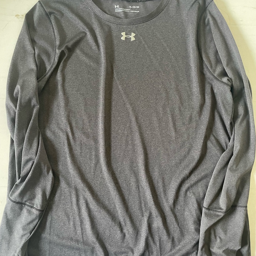 Under Armour Women’s  Gray Long Sleeve Shirt